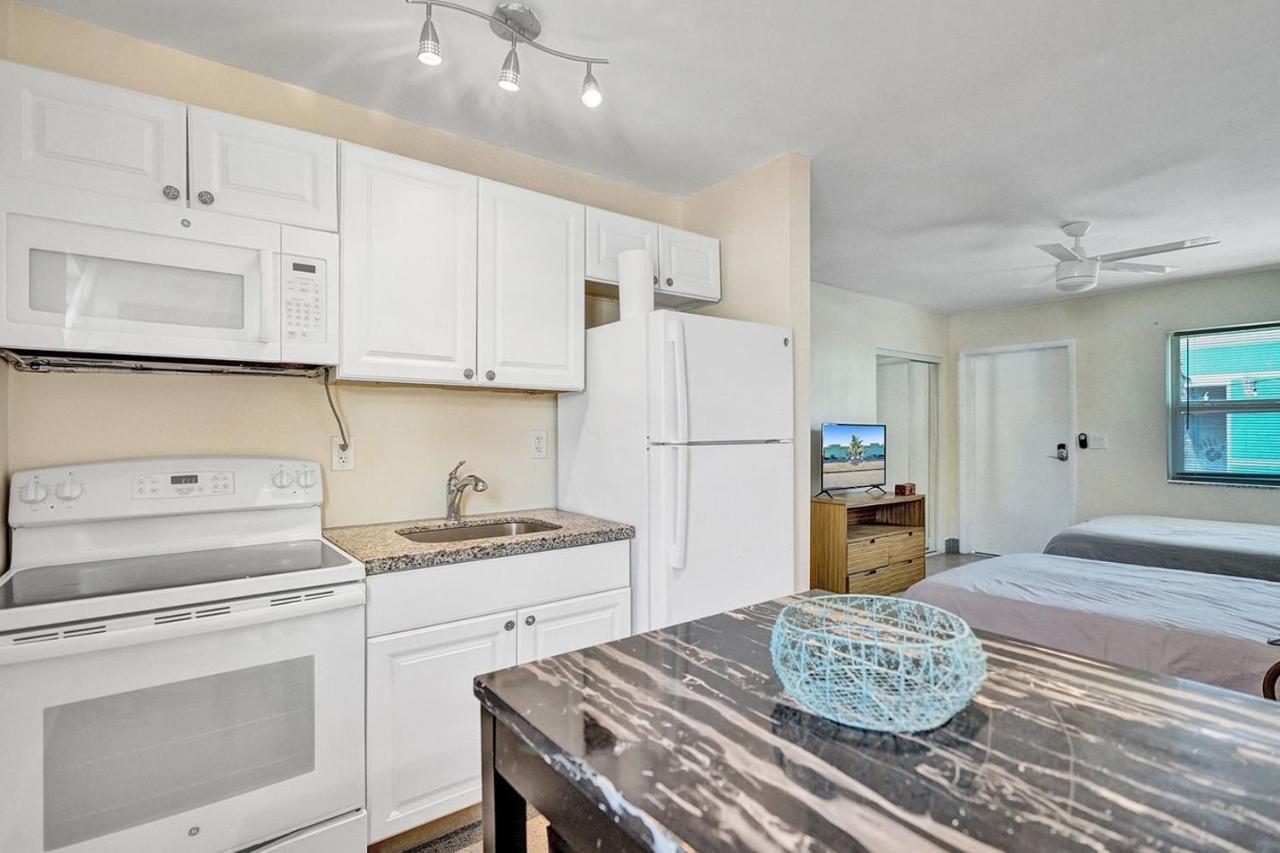 Downtown Hollywood Holiday Retreat Dania Beach Apartment Exterior foto
